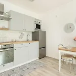 Spacious With Balcony In By Renters 格但斯克