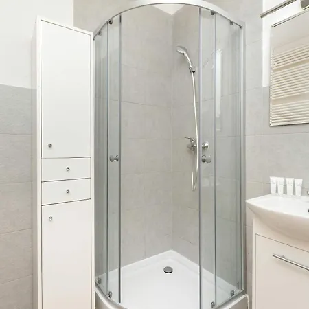 Appartement Spacious With Balcony In By Renters