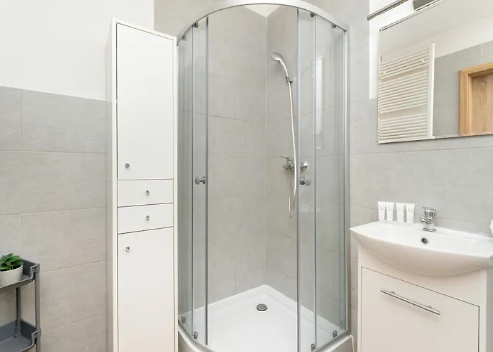 公寓 Spacious With Balcony In By Rent Like